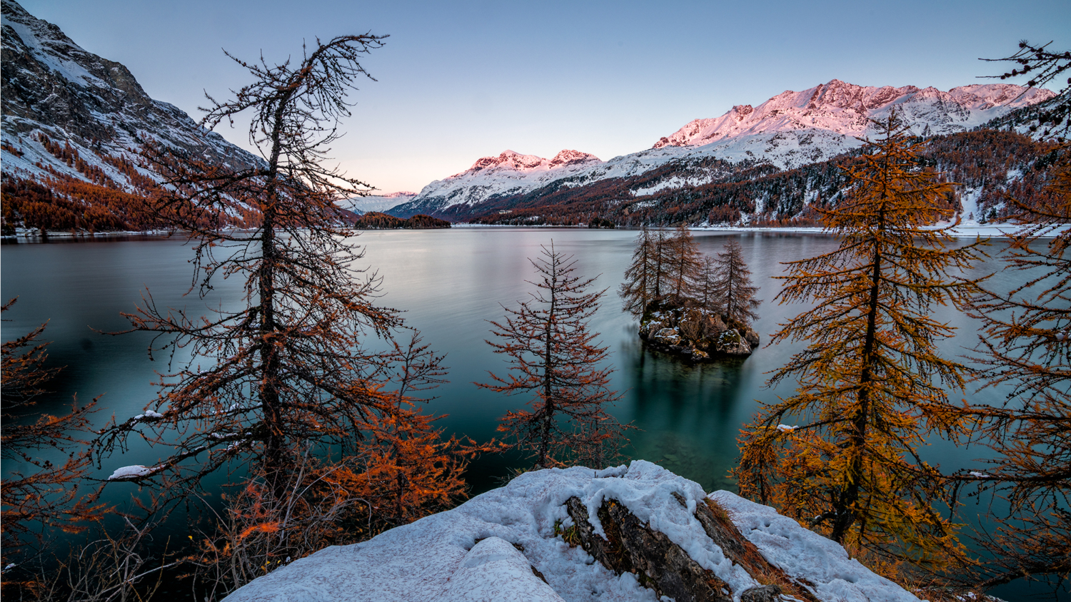 Lake Sils Silsersee bei farbenfrohem Sonnenuntergang im Herbst