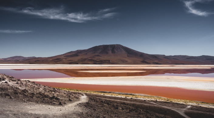 Die rote Laguna Colorada im Reserva Nacional de Fauna Andina Eduardo Abaroa, Bolivien