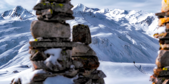 Schneeschuhlaufen in die Albertheimütte Furka Tiefenbach Sonne