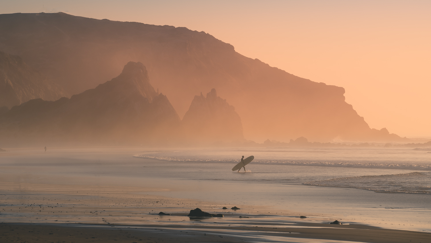surf amado beach portugal