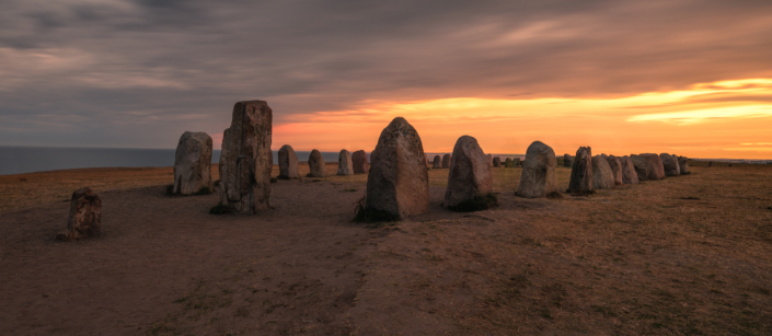 Ale's Stones im dramatischen Sonnenuntergang